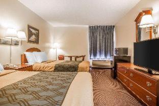 Russellville Cabin | Econo Lodge Saint Stephen