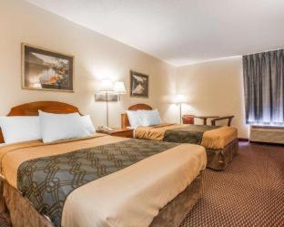 Russellville Cabin | Econo Lodge Saint Stephen