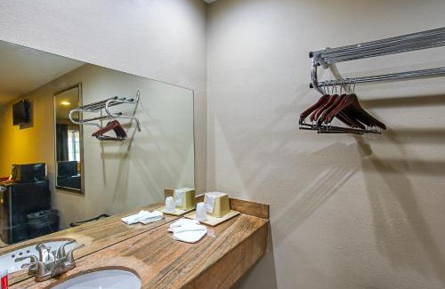 San Bernardino Hotel | Econo Lodge San Bernardino I-215