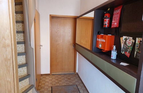 Selb Apartment | Economy apartment basement (22sqm) with kitchen, smart TV and rain shower