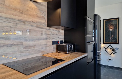 Qawra Apartment | Eden Boutique Smart Home with Garage