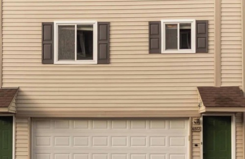 Eden Prairie House | EdenPrairie Townhome -Pool-Patio-beach-park-shop