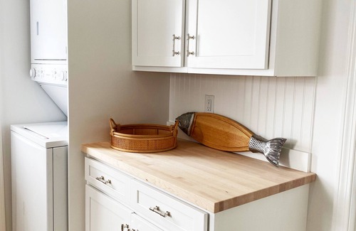 Katama Cottage | Edgartown Designer Cottage between Town & Beach. Ferry Tickets Available!