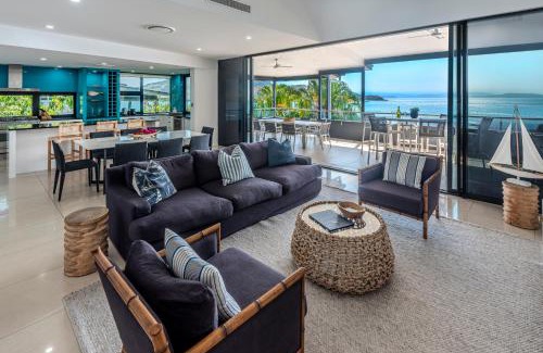 Hamilton Island Apartment | Edge 12 Hamilton Island - Oceanfront villa with buggy