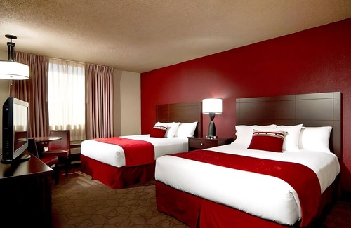 Laughlin Hotel | Edgewater Casino Resort, Sedona Pool View Queen Non Smoking Room, Free Parking!
