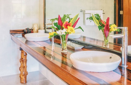 Puerto Galera Hotel | Edgewater Dive & Spa Resort