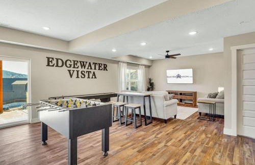 Hollister House | Edgewater Vista Retreat