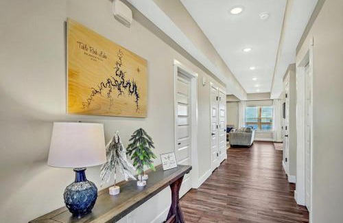 Hollister House | Edgewater Vista Retreat