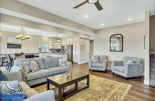 Hollister House | Edgewater Vista Retreat