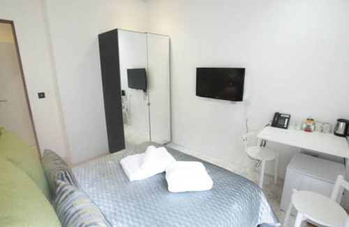 Bishopsgate House | Edison Suite at Room Home Stay