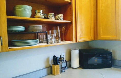 Medford Cottage | Efficient, clean, pet-friendly 2 bed/bath cottage