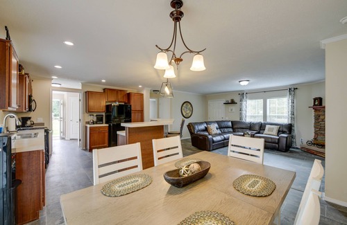 Pimento House | Efficiently Equipped Lewis Home: Deck & Gas Grill!