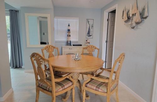 Bonita Springs Apartment | Egret - 1st Floor Freshly Updated Kit W&D 3 Miles to Beach