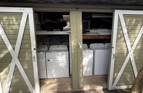 Uptown - Upper Duval Cottage | Egret Suite | Bright Retreat, Hot Tubs, Steps from Duval!