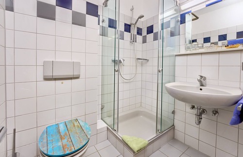 Staufen im Breisgau Apartment | Einzelzimmer mit WC und Dusche