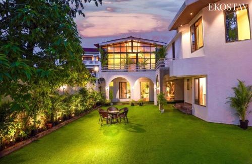 Lonavala Villa | EKOSTAY - 8BHK La Flamingo Villa with Private Turf