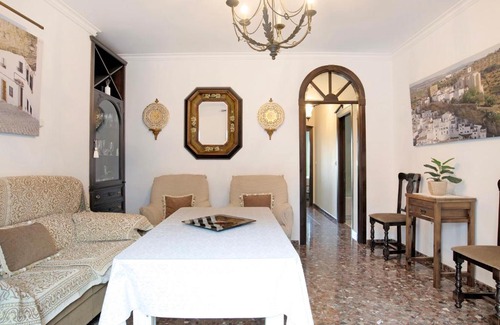 Setenil de las Bodegas House | El Aroma Del Dulce