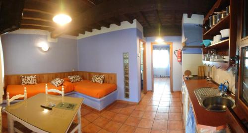 Hervas House | El Canchal de la Gallina -Cafetería - Aparcamiento gratis - Jacuzzi