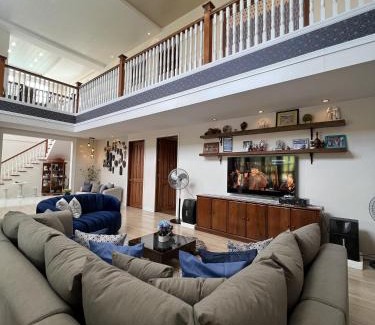Luzon House | El Casa Azul