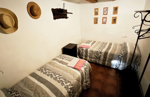 Aras de los Olmos Cottage | El Pino Albar (Fully equipped and conditioned houses
