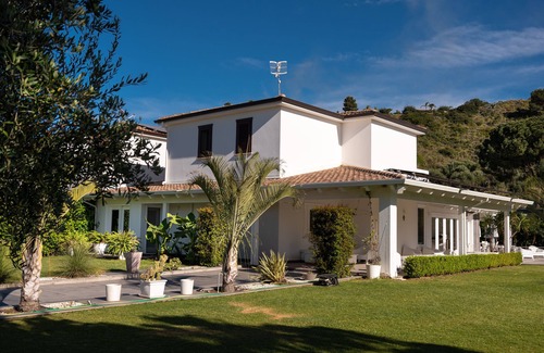 Contrada Pistavecchia 2 Villa | Elegant independent villa.nyou can spend your holidays in complete relaxation