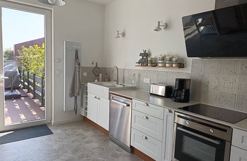 Dernancourt House | Elegant 180m2 family home