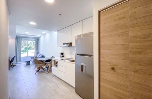Crawfish Rock Condo | Elegant 1BR in Duna Residences