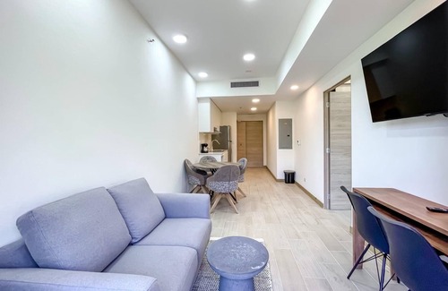 Crawfish Rock Condo | Elegant 1BR in Duna Residences