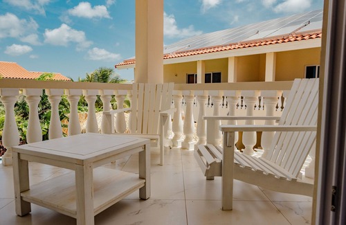Noord Apartment | Elegant 2-bedroom Apartment 2 km From Eagle Beach