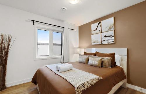 Niagara Falls Apartment | Elegant 2BR Suite with Parking, Only 7 Mins to Niagara Falls and Sleeps 4 Guests