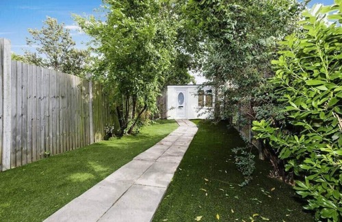 South Norwood House | Elegant 3-Bedroom House in London