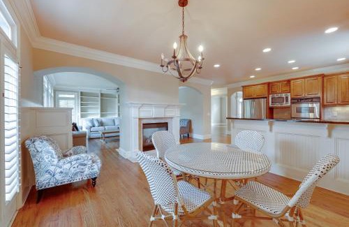 Sandy Springs House | Elegant 3BR Atlanta Home with Jacuzzi!