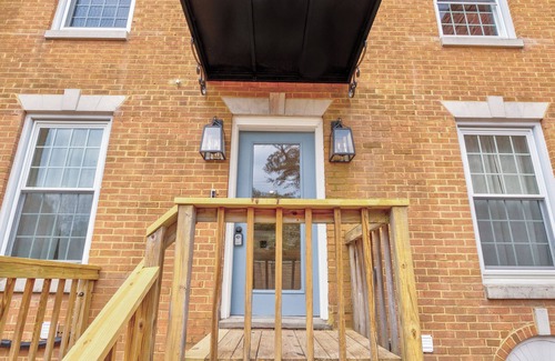 Ballston House | Elegant 4-bedroom in Clarendon Arlington walk to Metro