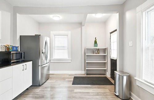 Springfield House | Elegant 7BR 2.5Bath Victorian Gem Sleeps 16+