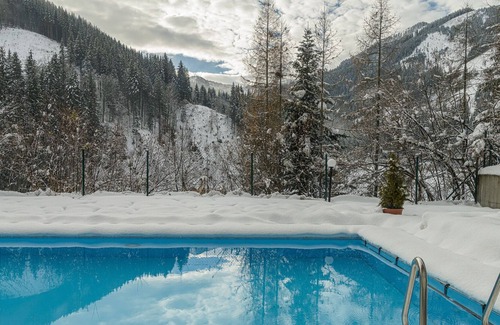 Viehhofen Apartment | Elegant Apartment in Viehhofen with Turkish Steambath