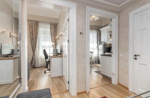 Centrs Apartment | Elegant Apartment in historical centre & Free Locked PARKING