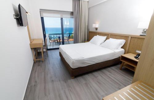 Kiparissia Hotel | Elegant Beach Hotel