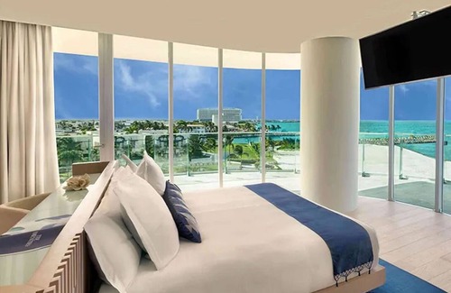 Downtown Cancun Hotel | Elegant Beach Suite w/Spa Access, Swimming Pool & Marina Views Near Golf