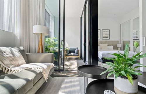 Surry Hills Apartment | Elegant Designer Apartment - Managed by 'Apartment Hotel' Group.