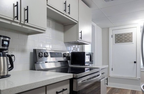 Central Hyde Park Apartment | Elegant/Entire Unit/1 Bedroom