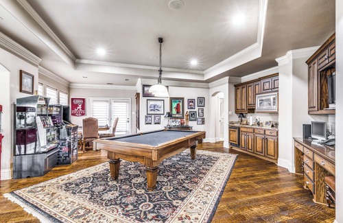 Forney House | Elegant Estate - Pool & Views