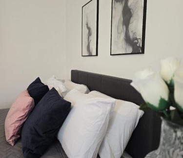Hoxton West Apartment | Elegant Flat in London