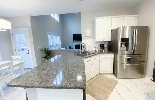 Charlotte House | Elegant Garden Escape |6BR w/Backyard-Fire Pit-BBQ