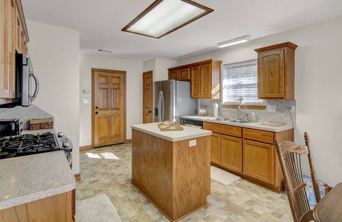 Voth House | Elegant Home with Amazing back patio. 3br/2bth - sleeps 8.