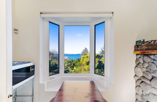 Barview House | Elegant home with WiFi deck, balcony & ocean/bay views - near beaches & parks