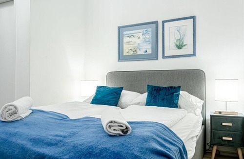 Mariahilf Hotel | Elegant Hotel Room | Near Westbahnhof Station