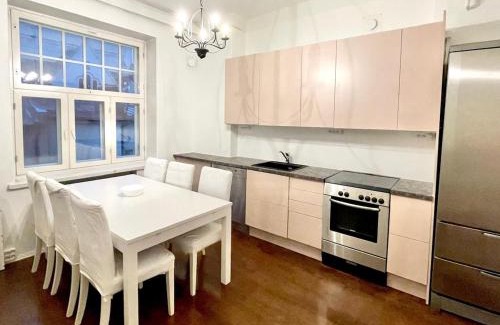 Kluuvi Apartment | Elegant Jugend city retreat 79m2