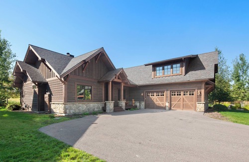 Whitefish Apartment | Elegant Lodge-Managed Home | Pool, Spa, Lakefront & Near Viking Creek Preserve