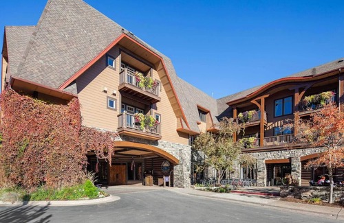 Whitefish Apartment | Elegant Lodge-Managed Home | Pool, Spa, Lakefront & Near Viking Creek Preserve