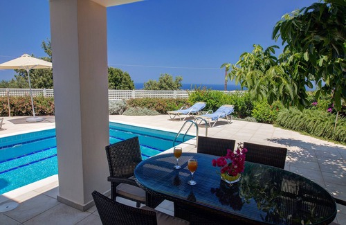 Skouloufia Villa | Elegant, luxurious villa in a peaceful environment